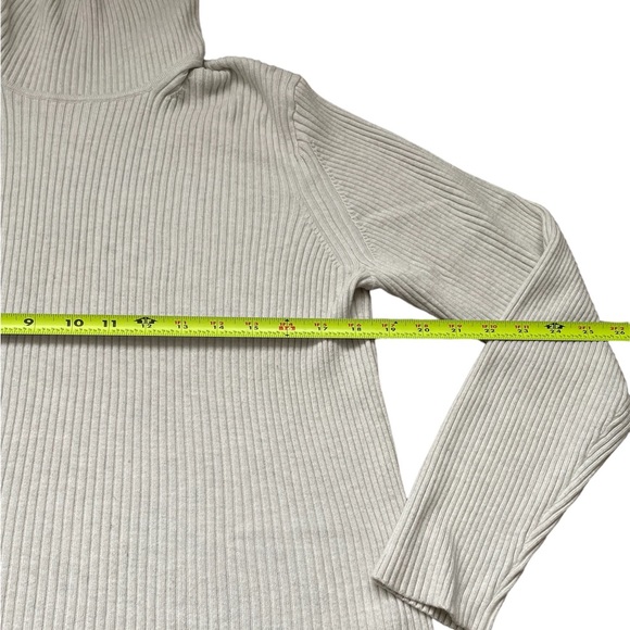 Banana Republic Cozy Ribbed Winter Snow Turtleneck Sweater Gray Heather (size L) - Picture 6 of 9